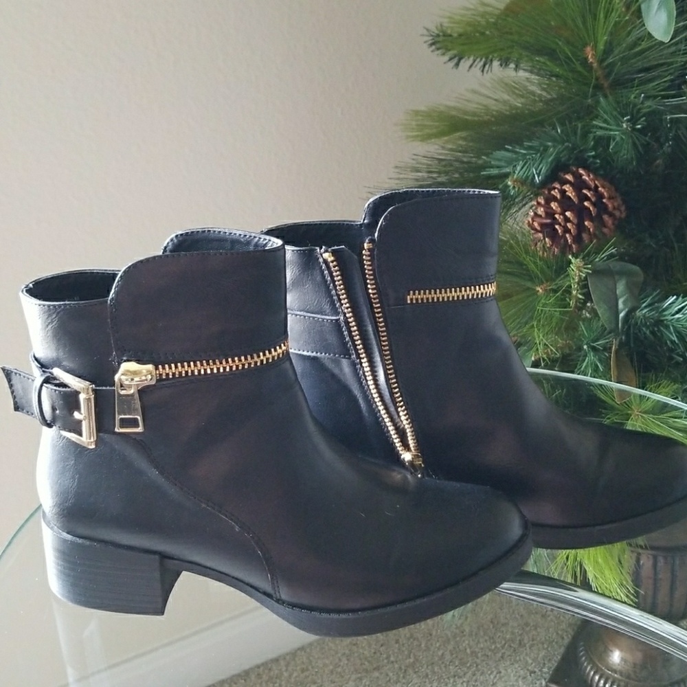 NWOT Zigi Soho Moto boots